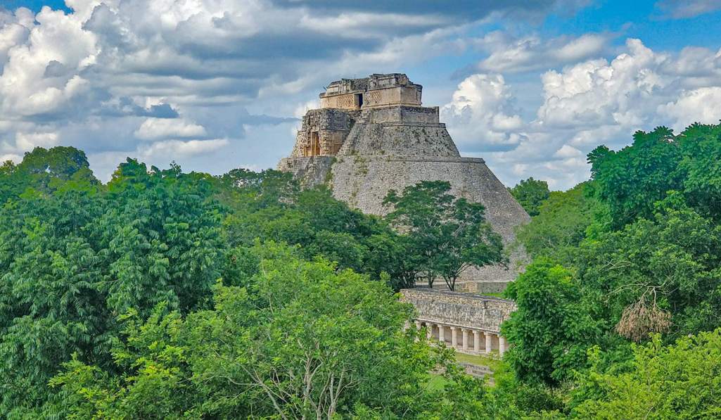 Den berömda spåmannens pyramid i Uxmal