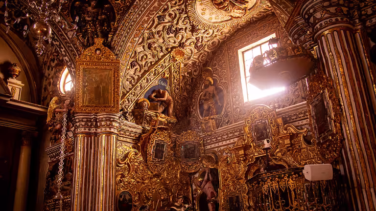 Innanför murarna i Tlacolula — en kyrka av guld och martyrer. Bild: Henric Carlsson / Mexikanskt.se